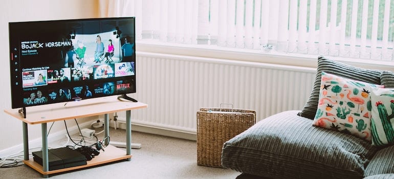 TV tuned to Netflix.