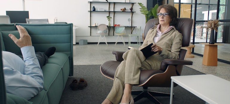 A psychiatrist in long term drug rehab WV examining a new patient.