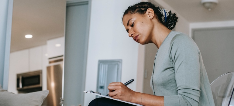 psychiatrist preparing holistic therapy for addiction