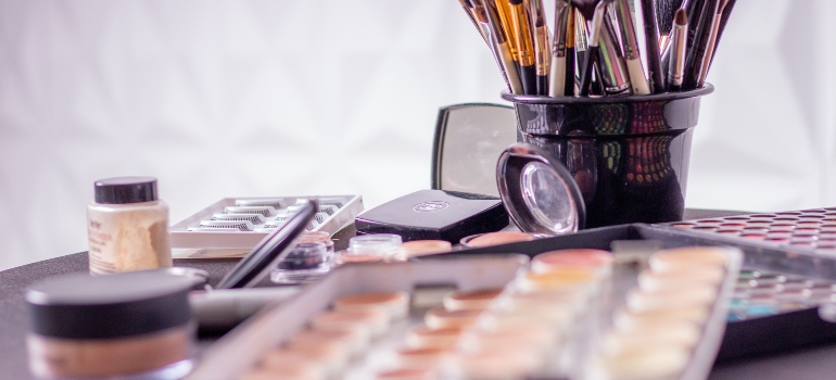 makeup props