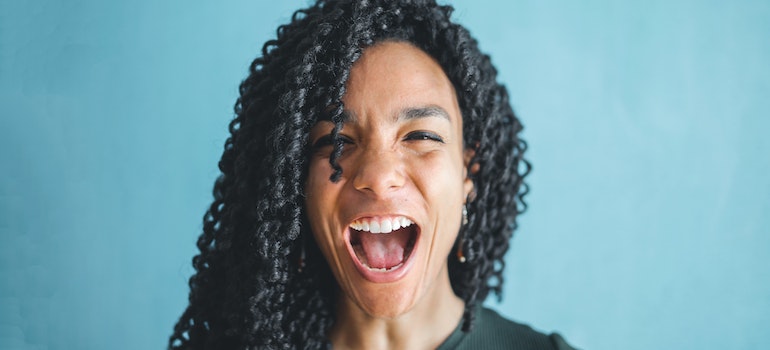 Woman screaming.