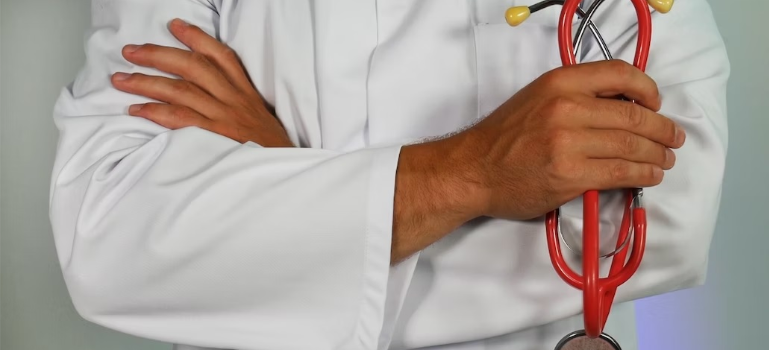 A doctor with a stethoscope, illustrating how the long-term effects of benzodiazepine addiction require professional help.