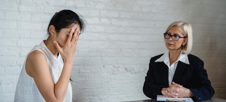 Woman going to therapy for Benzodiazepine Withdrawal Syndrome
