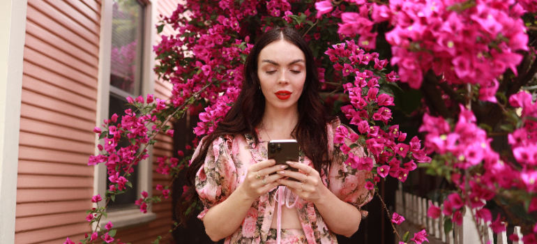 A girl researching on her phone how recreational drug use turns into addiction.