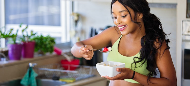 A person eating a healthy meal, aware of the key vitamins and supplements for meth recovery