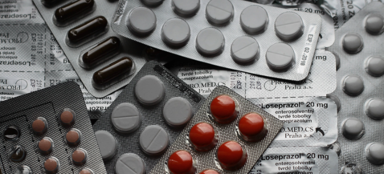 A lot of pills of different shape and size.
