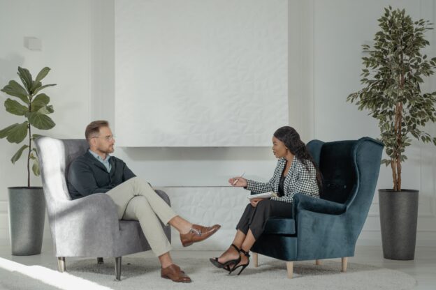 A man talking to a woman about methadone help in dual diagnosis cases