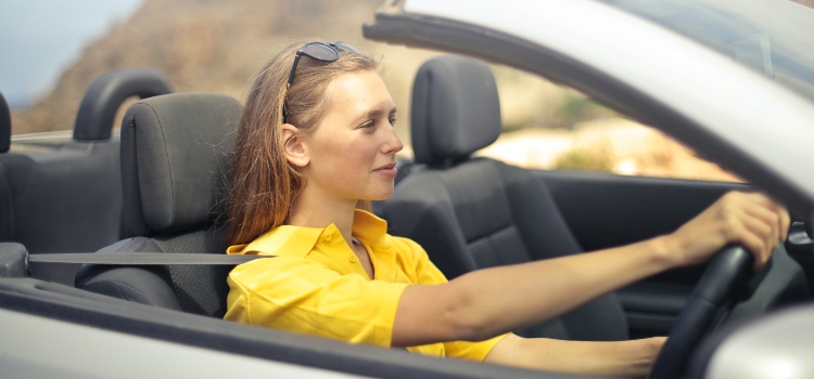 A woman driving after mixing Lexapro and Trazodone