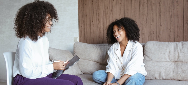 A woman asking a therapist does alcohol increase blood pressure