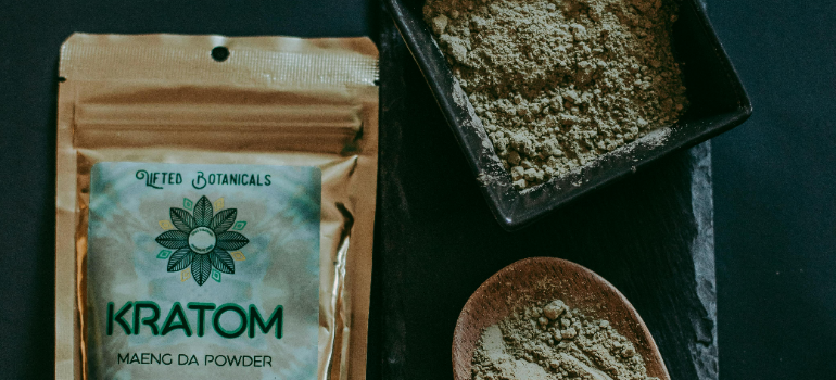 a package of kratom