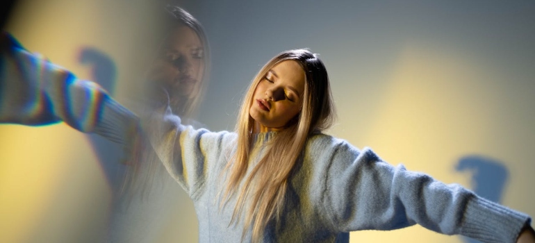 A woman fighting her hallucinations- a prove that drugs can cause hallucinations