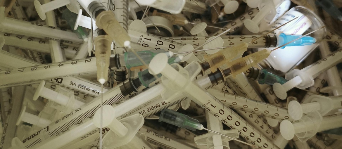 A bunch of used needles shows the importance of preventing skin and soft tissue Infections in injecting drug users.