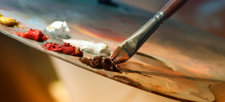 a paintbrush preparing to colour
