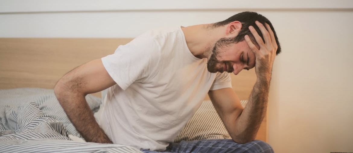 A man feeling sick and thinking about how to ease benzo withdrawal symptoms.