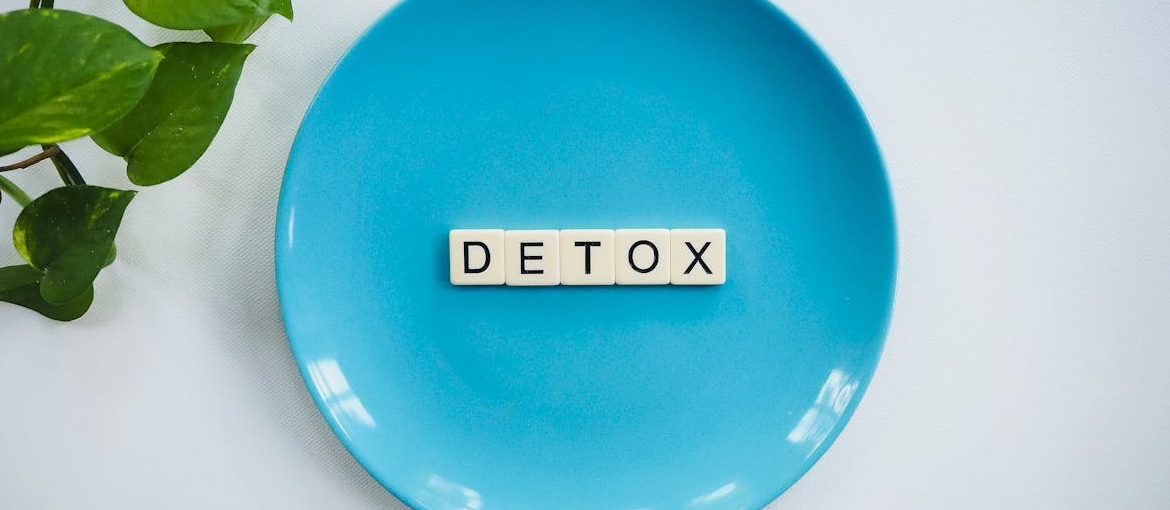 A plate with a word detox on it.