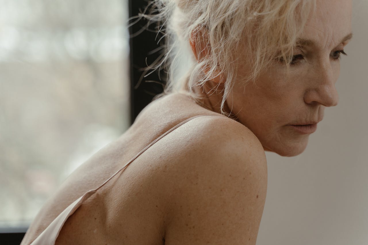 Alcohol and Aging Skin: How to Restore Your Glow After Years of Drinking