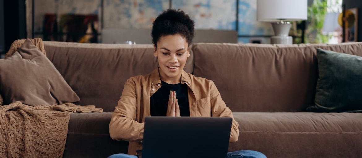 Young woman receiving online therapy on how to navigate college parties while sober in West Virginia.