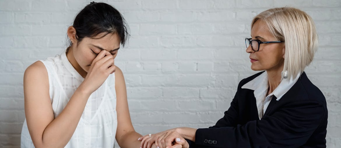 Therapist talking about dual diagnosis recovery challenges with her client.