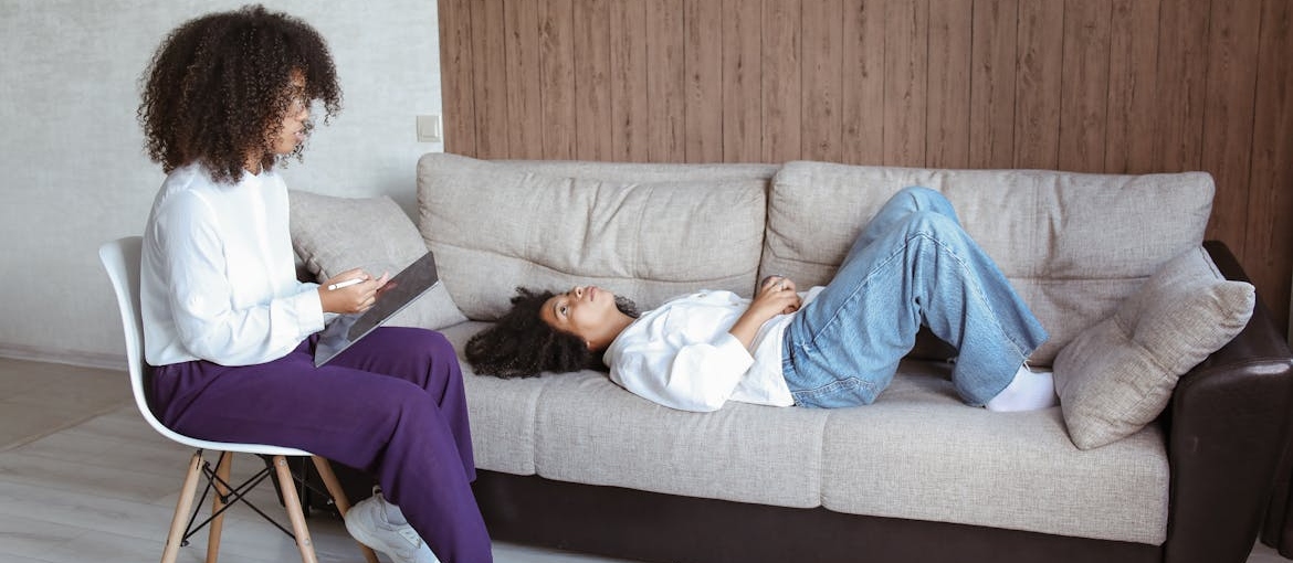 Woman attending a therapy session to help with her struggles with dry drunk syndrome.