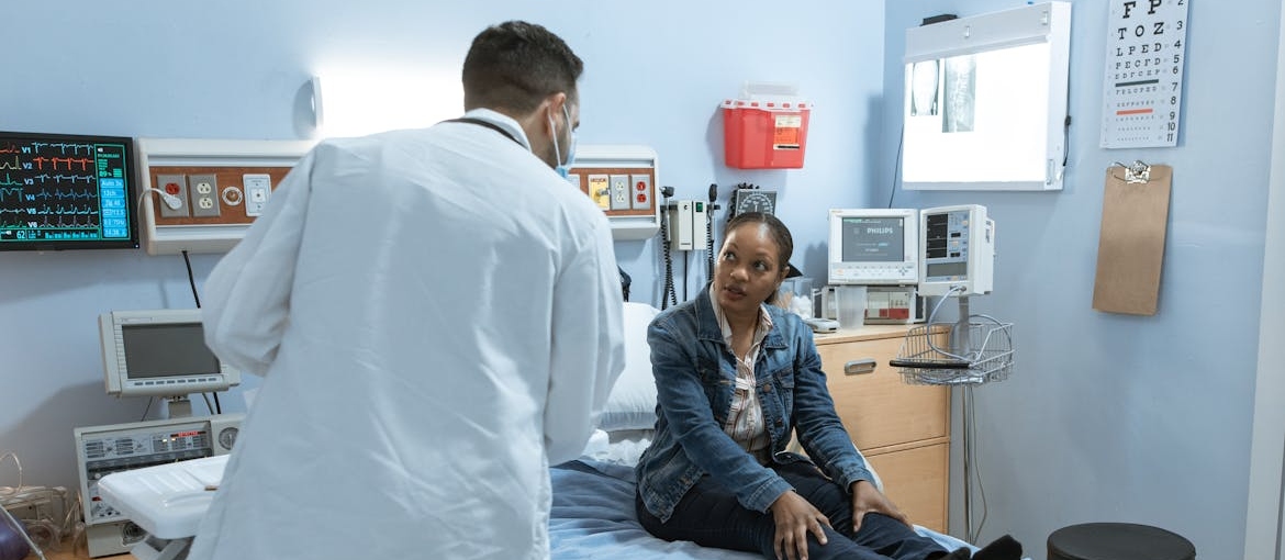 Woman talking about benzos and alcohol use with her doctor.
