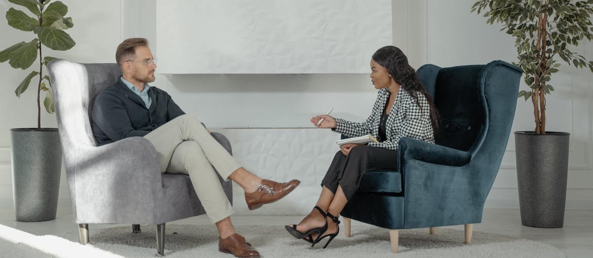 Therapist explaining coping skills for addiction to her patient.