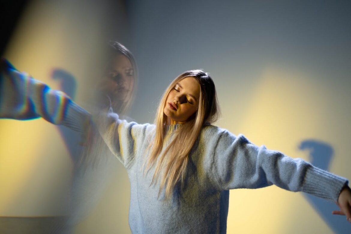 Woman experiencing hallucinations after having tripped on acid.