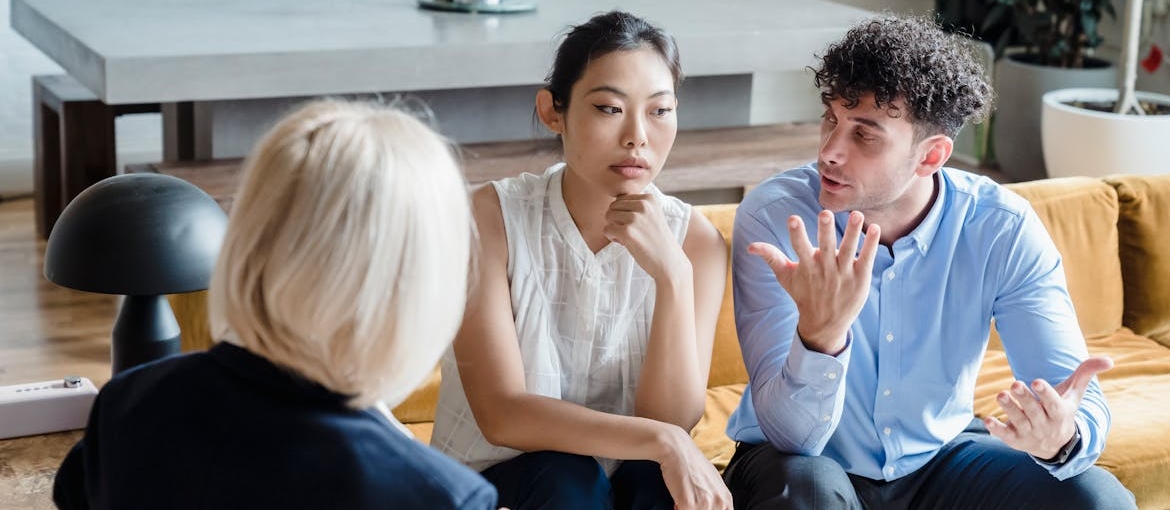 Man setting boundaries with an addict in therapy.
