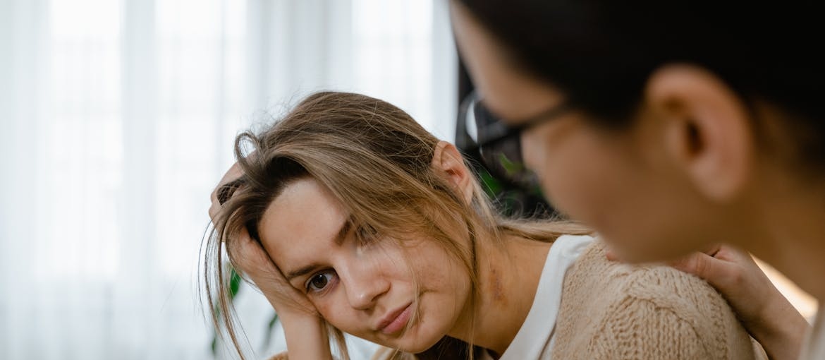 Woman talking to her friend about the signs of a drinking problem.